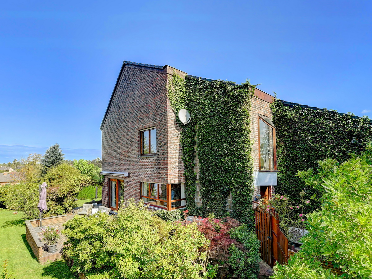 Villa with 6 bedrooms and beautiful garden in quiet street € 720 000 ERA